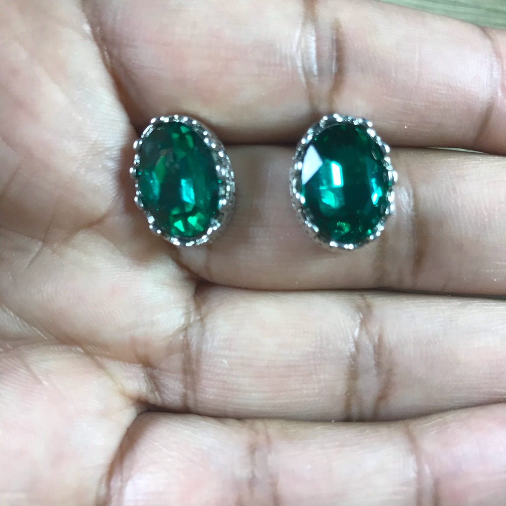 Vintage Elegant Green Silver Oval Stud Earrings 22$